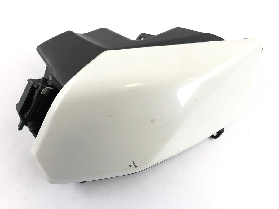Moto Guzzi Stelvio 1200 8V [2011] - Cladding Staufach nella parte anteriore destra con lembo