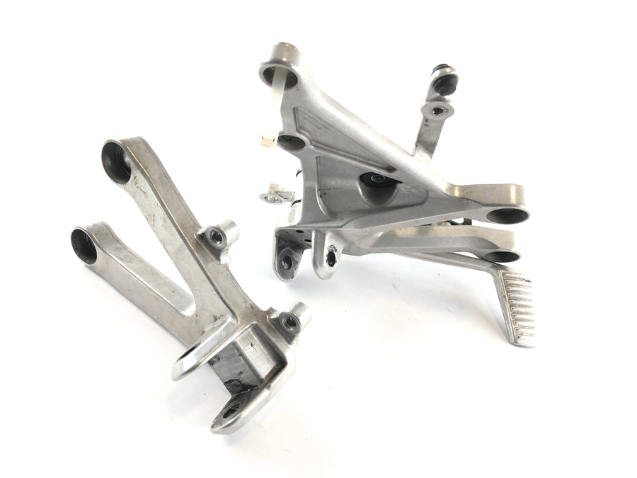 Honda CBR 1000 RR SC57 [2006] - Set di poggiapiedi del pilota