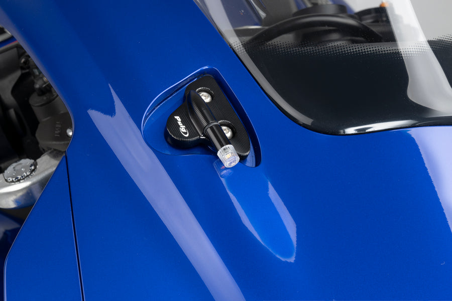 YAMAHA YZF-R1M [2025] – Rear view mirror caps with tab indicator set – Black