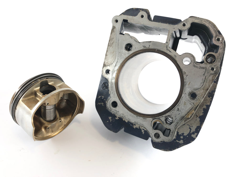 Suzuki DR 750 S SR41B [1988] - Cylinder with piston