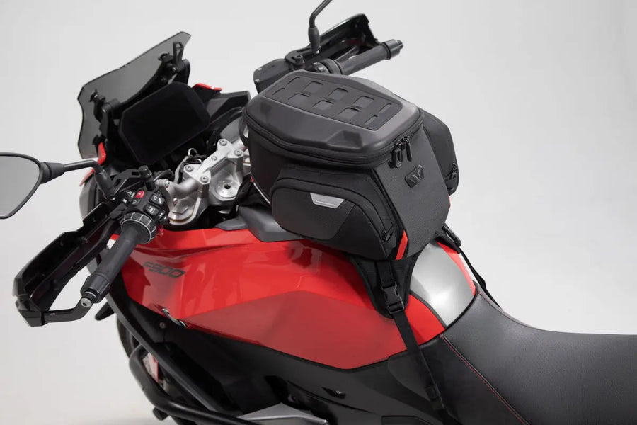 Aprilia SMV 1200 Dorsoduro [SW-MOTECH] – Borsa da serbatoio PRO Enduro con cinghie (12-15 Litri)