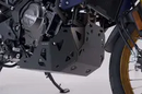 Suzuki V-Strom 800 DE [2023-2026] - barra di protezione motore nera – immagine 10
