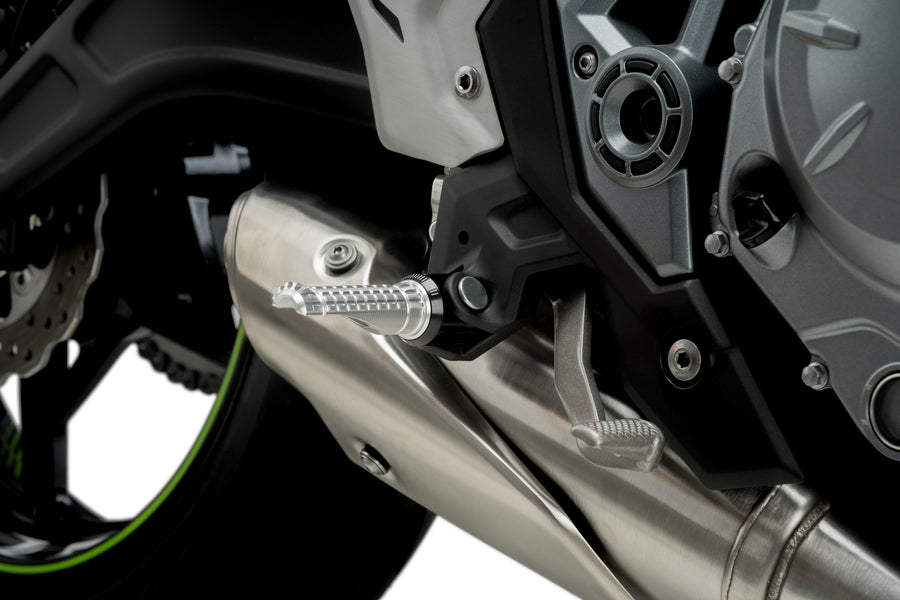 KTM RC 390 [2025] – Pedane R-Fighter – argento