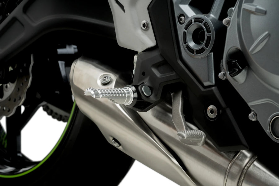 KTM RC 390 [2025] – Pedane R-Fighter – argento