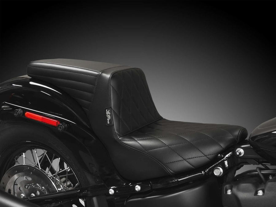 Harley Davidson FLSL [2018-2021]-kick-flip seat folded seam of black vinyl