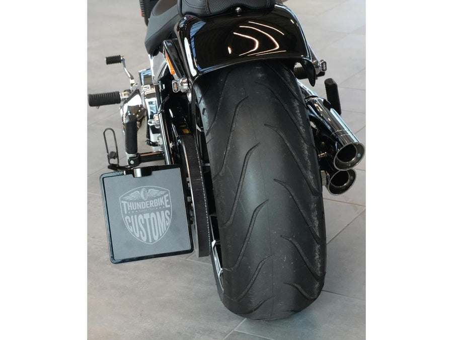 Harley Davidson Softail [2018-2024] – Mittlerer Pro Seitenmontage Kennzeichenhalter