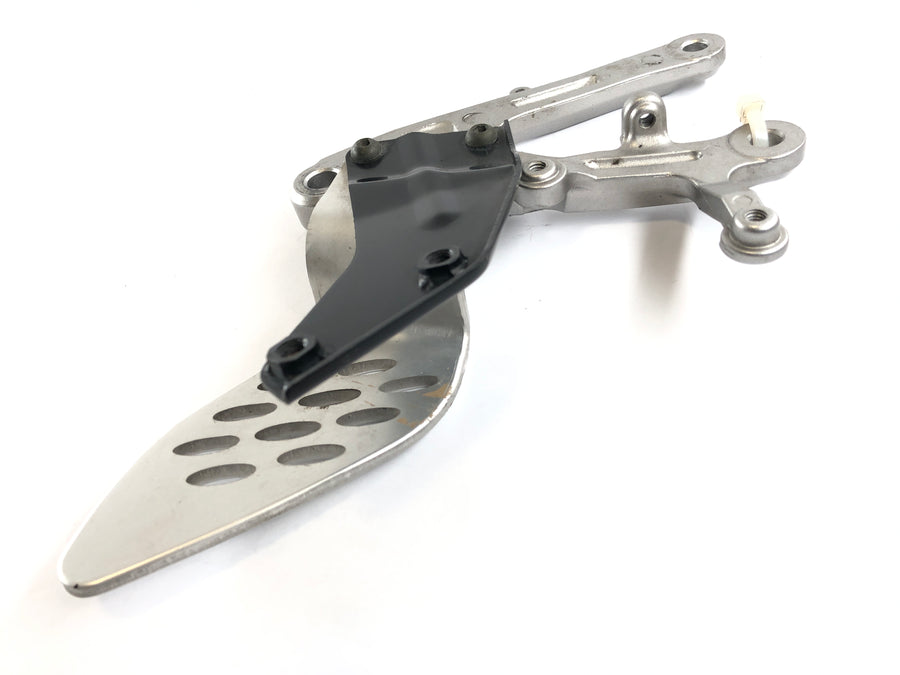 Yamaha YZF R1 RN12 [2005] - Footrest holder right