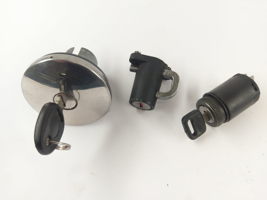 Moto Guzzi Nevada 750 LK [2001] - Locksmith Accenition Gap Tanl Lid Helmet Lock