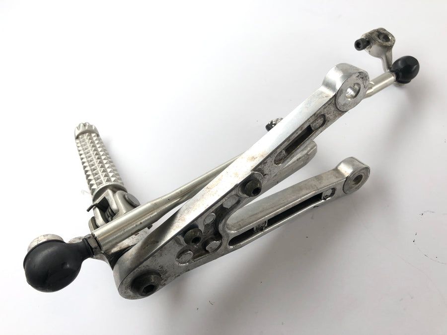 Yamaha YZF R1 RN04 [2000] - Footrest a sinistra con leva del cambio e orologi di commutazione