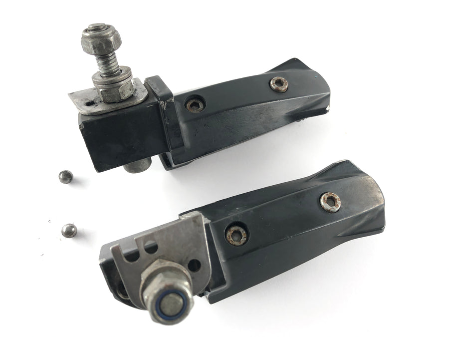 BMW F 650 CS Scarver [2001] - Passenger footrests right and left