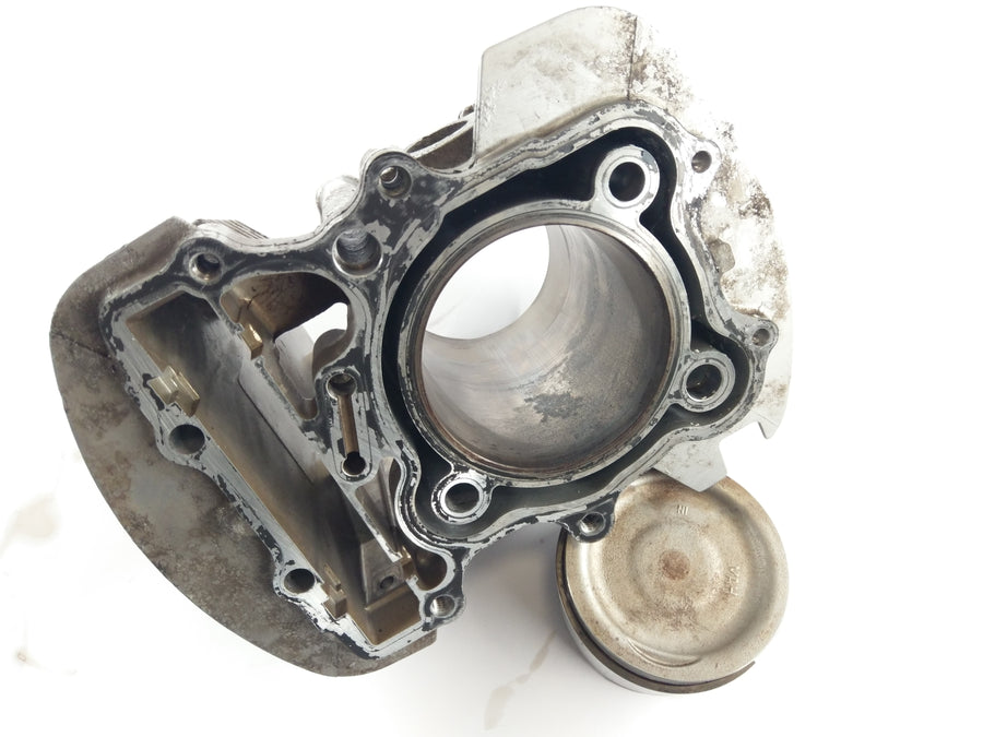 Honda VT 1100 SC32 [1999] - Cilindro con pistoni davanti