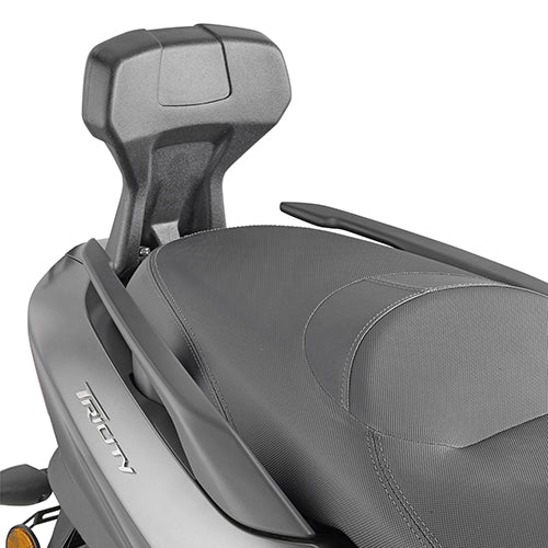 Yamaha X-MAX 125 [GIVI] - Passenger backrest assembly does not allow attachment of carrier and case