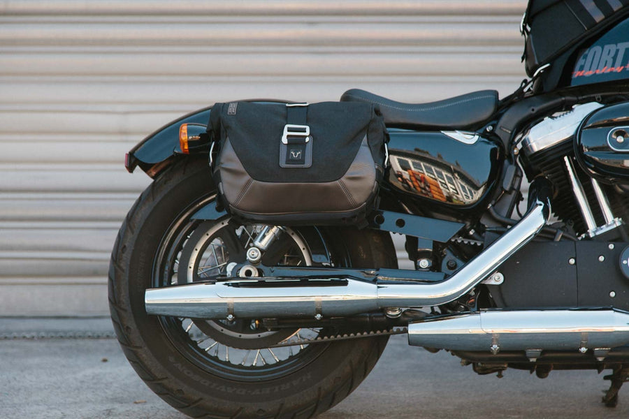 Harley-Davidson XL 883 R Roadster [2009-2015] - Sistema di borse laterali Legend Gear LC Black Edition – immagine 5