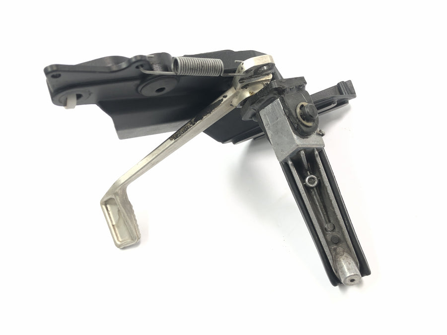 Triumph Daytona 900 T300 [1996] - Footrest system footrest right with shift pedal