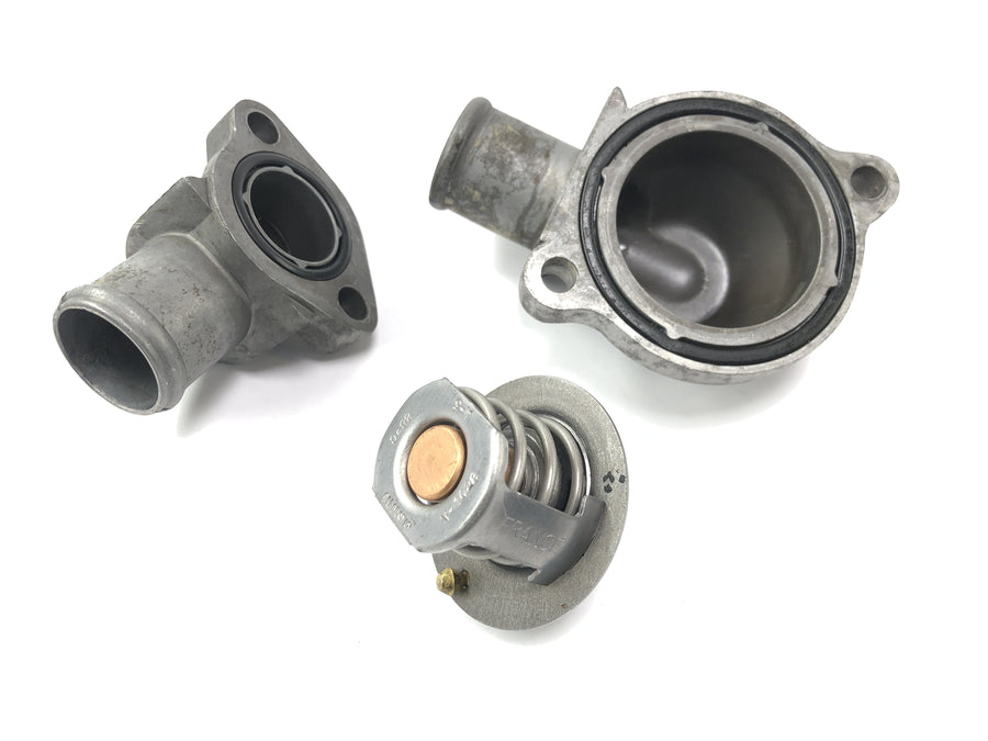 Triumph Sprint ST 1050 [2005] - Thermostat Kühlwasserregelung Thermostatgehäuse