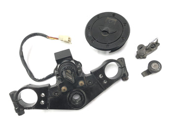 Kawasaki ZX -10 ZXT00B [1990] - Locksmith con bridge fork sul blocco del sedile della serratura del serbatoio superiore