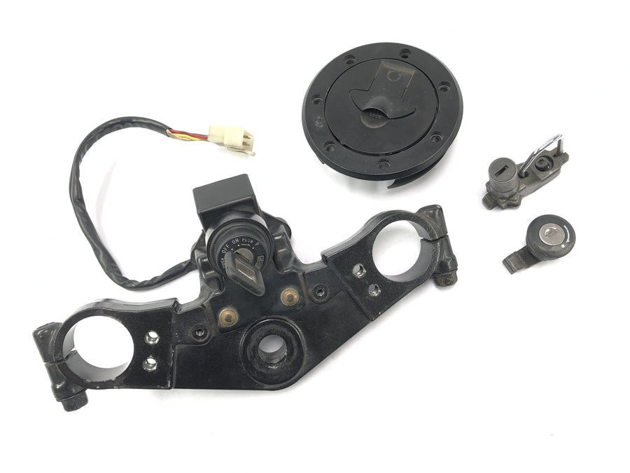 Kawasaki ZX -10 ZXT00B [1990] - Locksmith con bridge fork sul blocco del sedile della serratura del serbatoio superiore