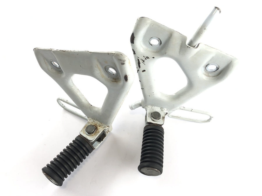Honda XL 600 LM PD04 [1989] - Pediatric footrests with keepers on the right and left