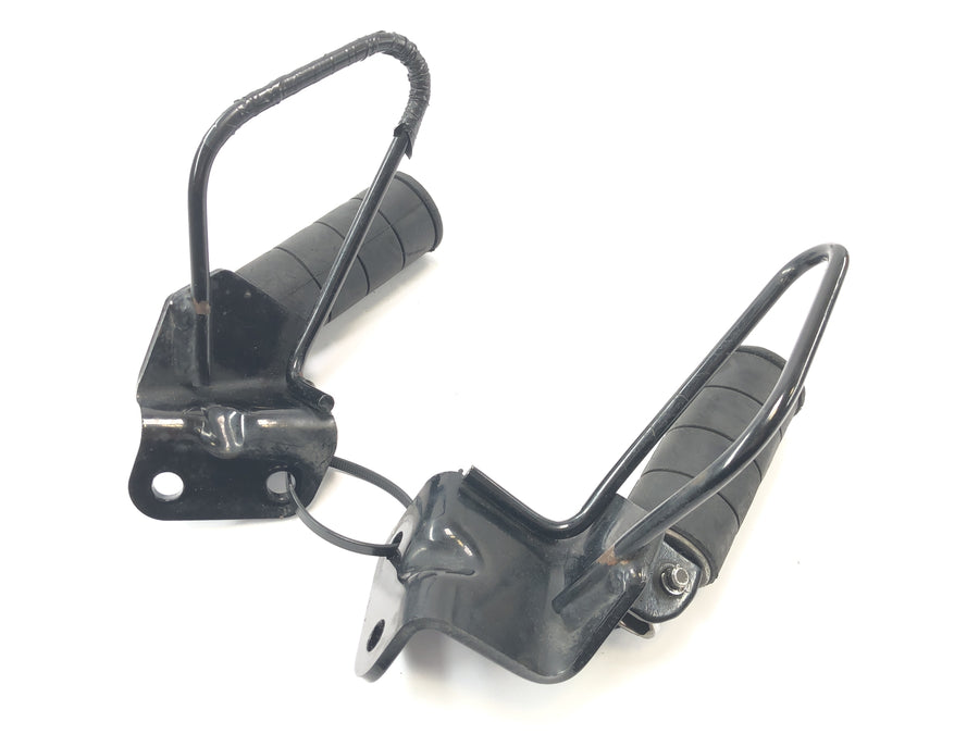Suzuki VZ 1500 WVCU [2011] - passenger footrests, pillion pegs with holders left and right
