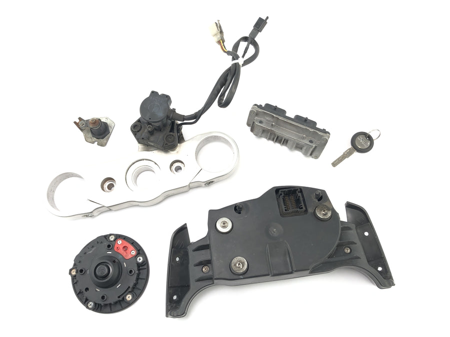Moto Guzzi Stelvio 1200 4V [2009] - Locksmith con serbatoio di controllo del tachimetro Blocco del serbatoio e bridge fork sopra