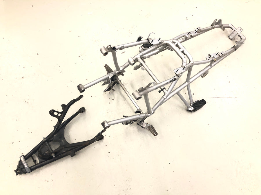 BMW R 1200 GS R12 K25 [2004] - frame with papers main frame rear frame chassis