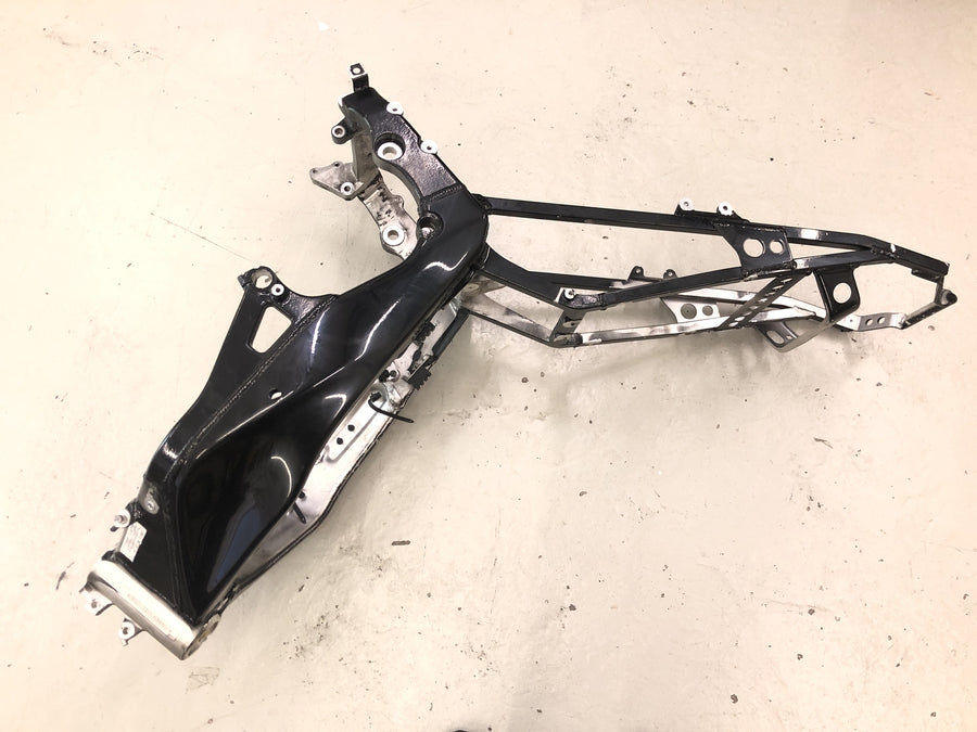 Yamaha YZF R1 RN04 [2001] - Telaio principale con documenti