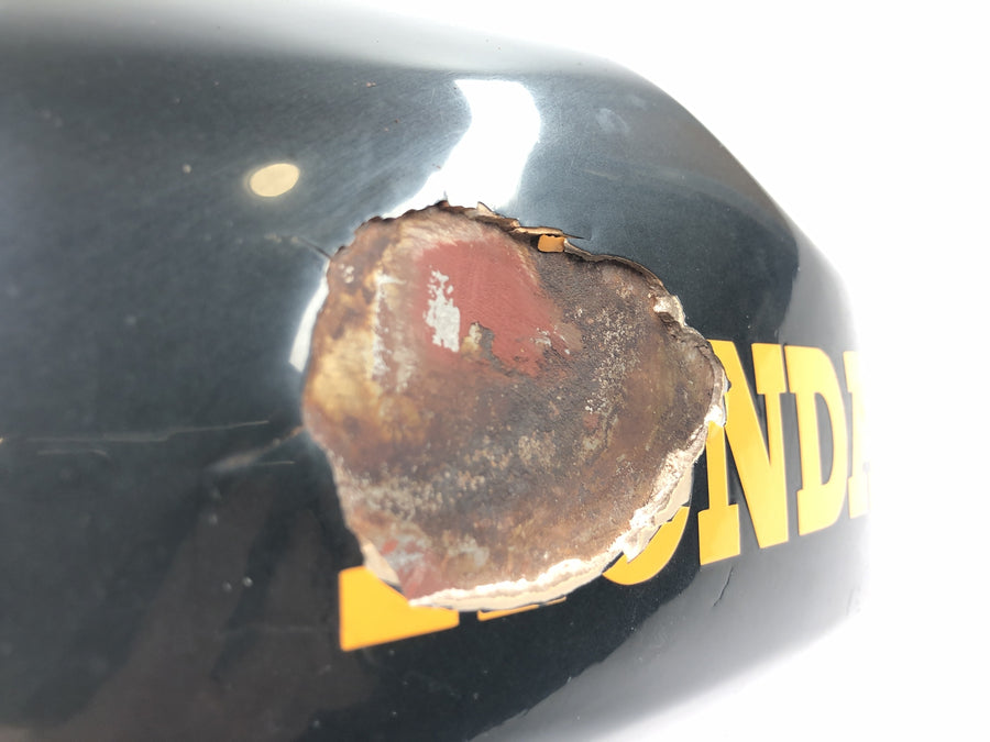 Honda CBR 900 RR Fireblade SC33 [2000] - Tank Kraftstofftank Benzintank Tankbehälter mit Beule