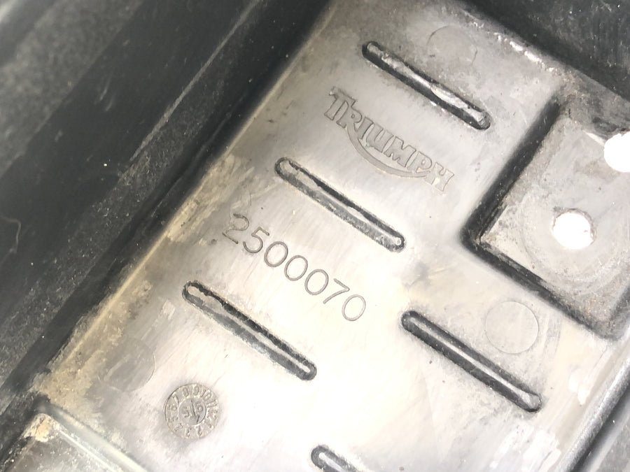 Triumph Thunderbird 900 T309RT [1996] - Battery cover battery box