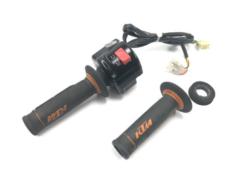 KTM Duke 690 A3 [2012] - Unità interruttore raccordo manopola acceleratore destra interruttore manubrio - 0