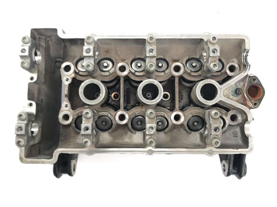 Triumph Tiger 900 T400 [1998] - Cylinder head valve head engine cylinder head