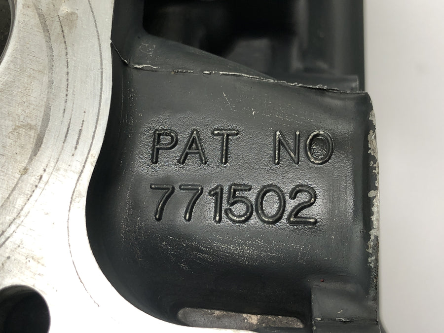 Suzuki GSX R 1100 GU74C [1987] - Cylinder head valve head cylinder head housing