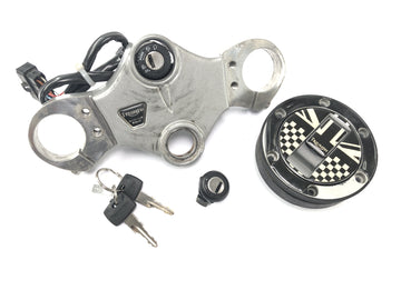 Triumph Sprint ST 1050 [2005] - set di blocco con bridge fork sul serbatoio superiore