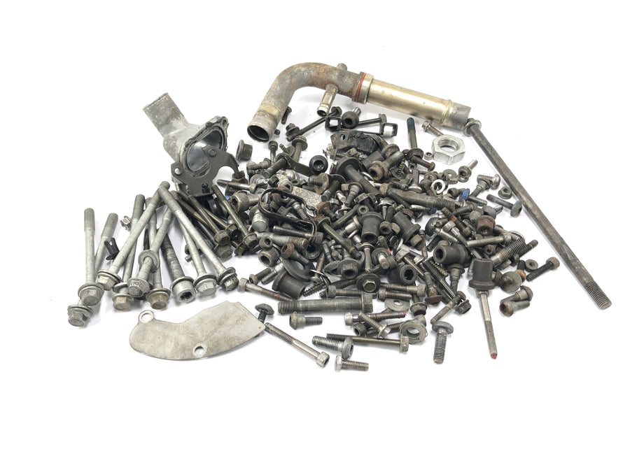 Yamaha YZF R1 RN09 [2003] - screws residual parts are bundle