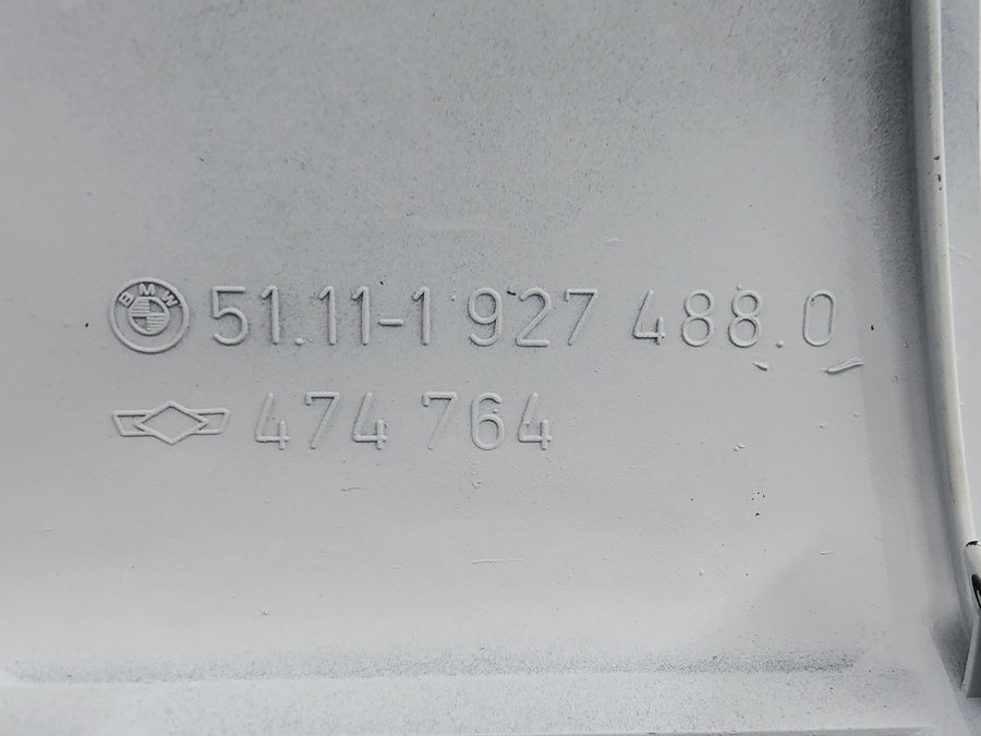 BMW E28 - Copertura decorativa del gancio di traino del paraurti anteriore