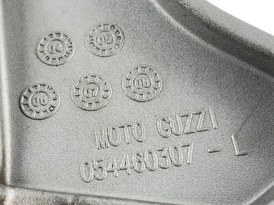 Moto Guzzi Norge 1200 [2006] - Fußrastenplatte links