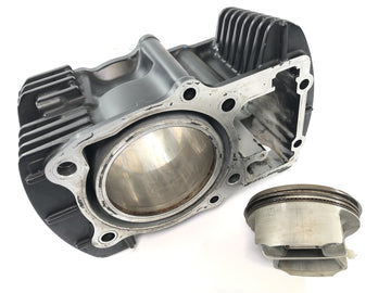 Suzuki VZ 1500 WVCU [2011] - Cilindro con cilindro a pistone nella parte posteriore