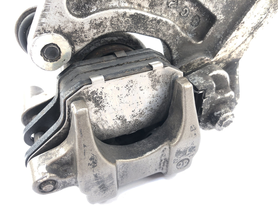 Honda NX 650 RD02 [1989] - Bremssattel hinten mit Ankerplatte