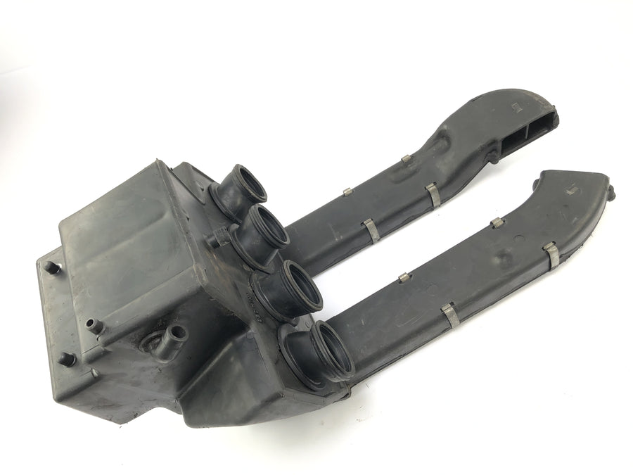 Kawasaki GPZ 1000 RX [1987] - Air filter box airbox