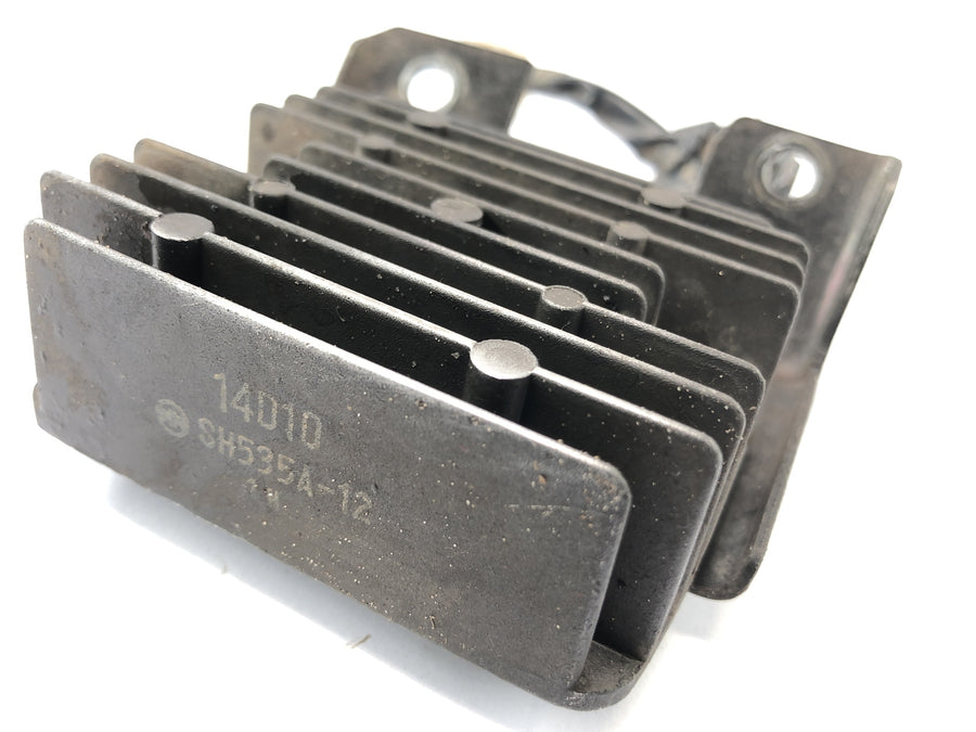Suzuki DR 350 SK42B [1991] - Controller di controllo della carica del regolatore del regolatore di tensione