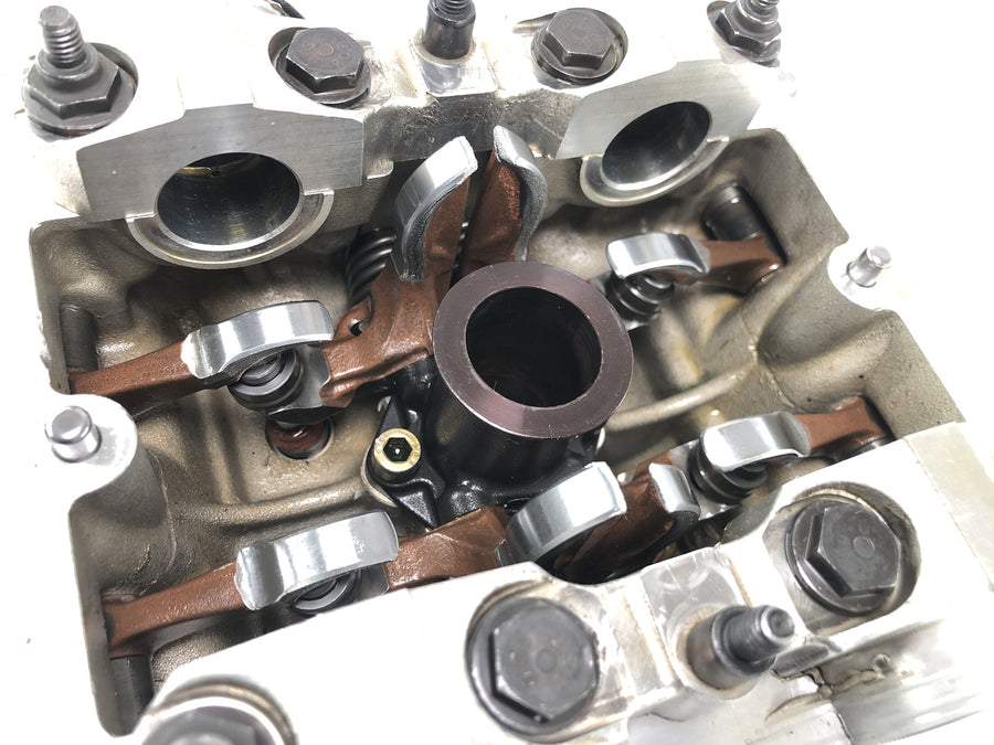 Ducati 999 H4 [2003] - cylinder head at the back