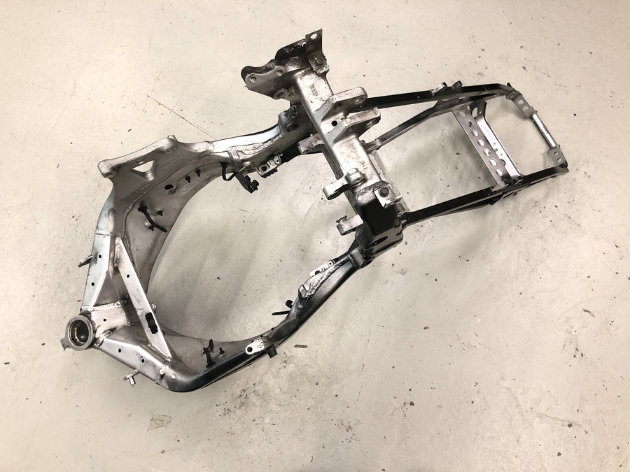 Yamaha YZF R1 RN04 [2001] - Telaio principale con documenti