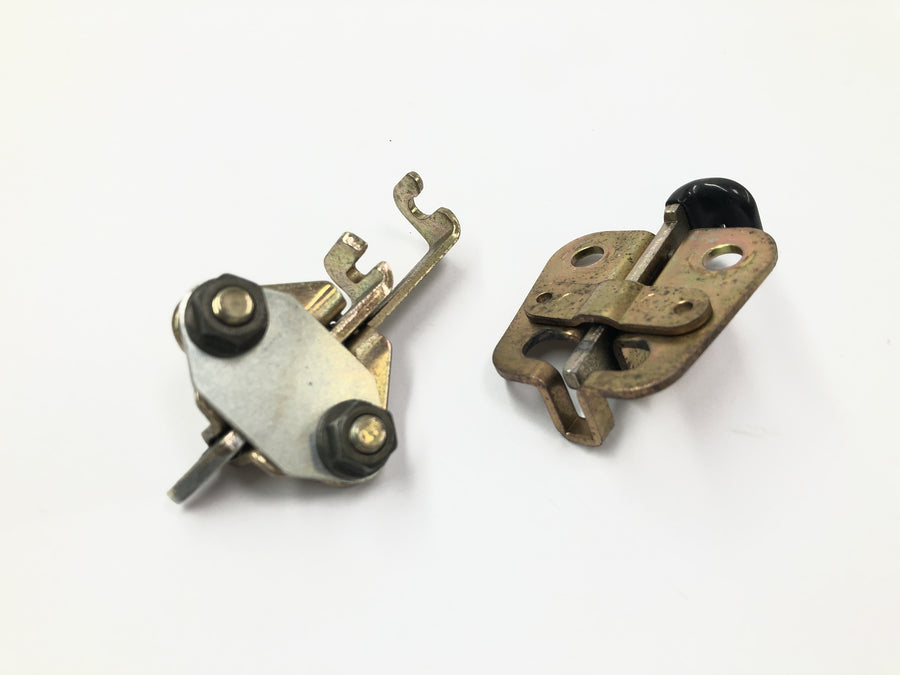 Yamaha TRX 850 4UN [1996] - Seat lock latch latch snap hook mechanism