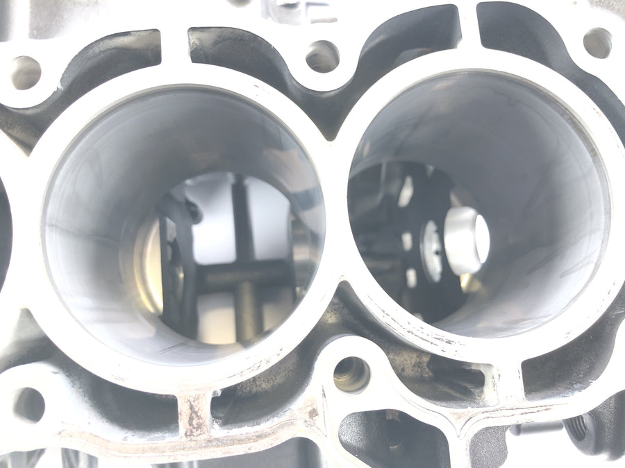Honda CBR 1000 RR SC57 [2006] - Motorgehäuse Motorblock Zylinderblock mit Kolben