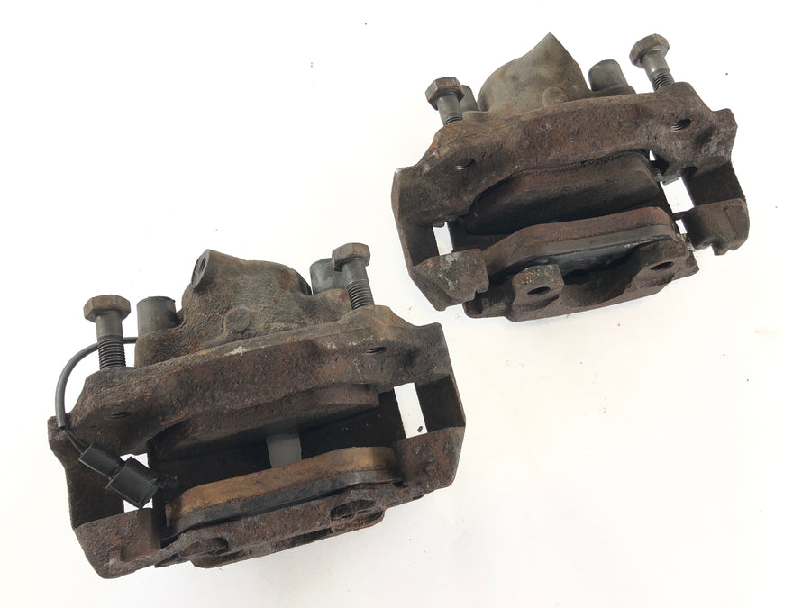 BMW M 535i E28 [1986] - Pinza freno presso la coppia del set anteriore