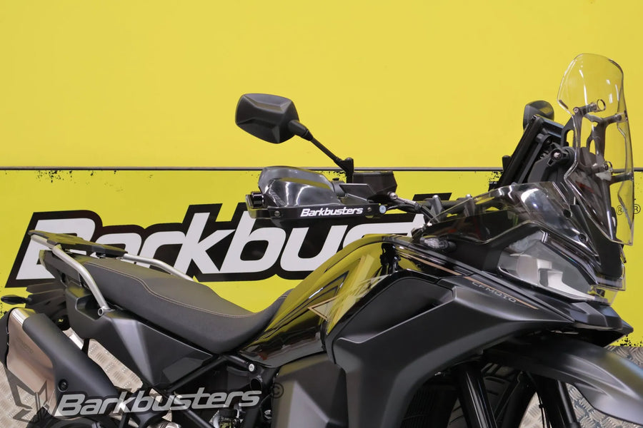 Ducati Multistrada V4 [BARKBUSTERS] – Kit Hardware - Primo piano dell'attacco a due punti