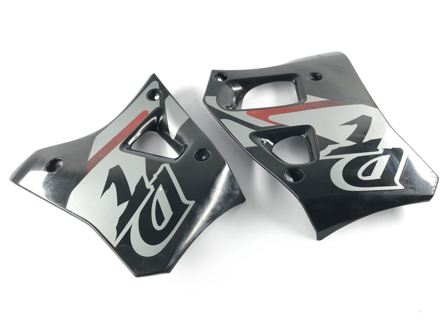 Yamaha DT 125 R DE03 [1999] - rivestimento sulla petroliera destra e sinistra