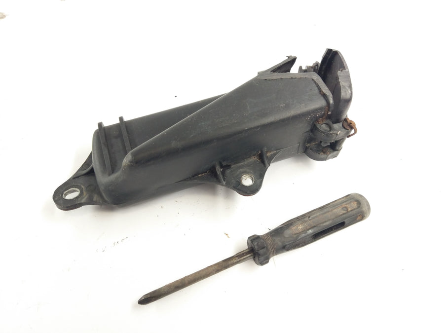 Honda XR 125 L JD19 [2005] - Cassetta degli attrezzi con cacciavite