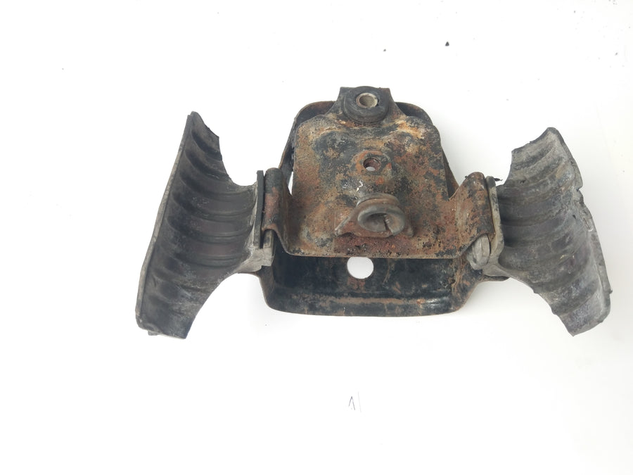 Yamaha RD 250 350 - Type 351 352 - Tank holder tank attachment