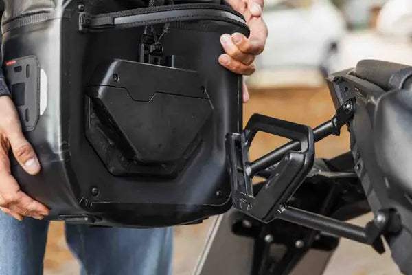 Yamaha XSR 700 [SW-MOTECH] – V-LOC WP side bag (11 liters)