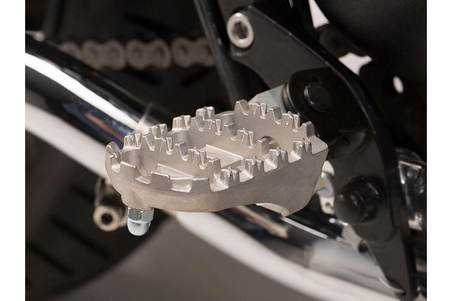Triumph Bonneville 865 SE [2012] - kit poggiapiedi ION – immagine 5